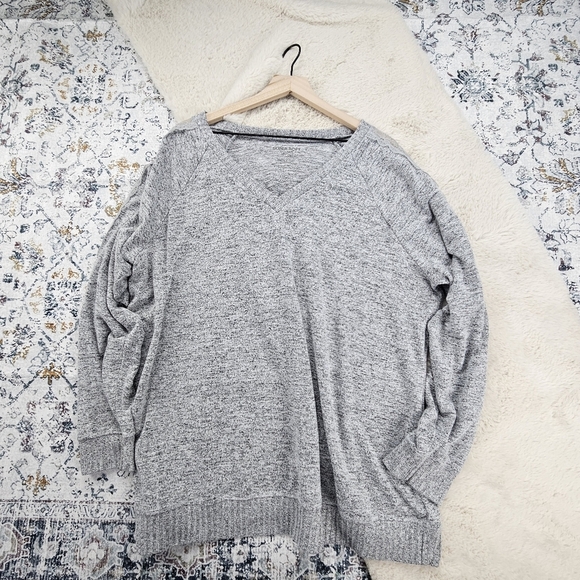 Torrid Super Soft Plush V-Neck Lace Pieced Sleeve Raglan Sweatshirt Heather Gray - Picture 1 of 10